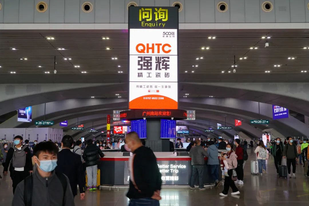 開年“第一炮”！強(qiáng)輝高鐵廣告開啟“霸屏”模式！(圖2)