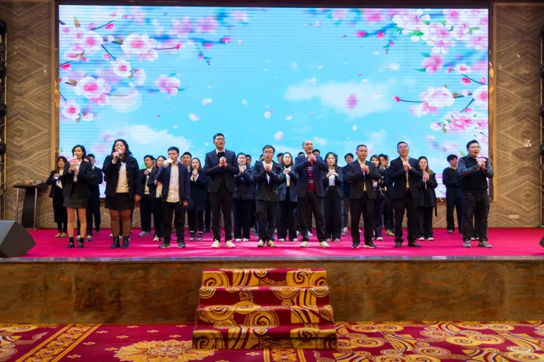聚勢·創(chuàng)變·敢為 | 強輝集團2025年迎新晚會圓滿結(jié)束，共繪未來新藍(lán)圖(圖26)